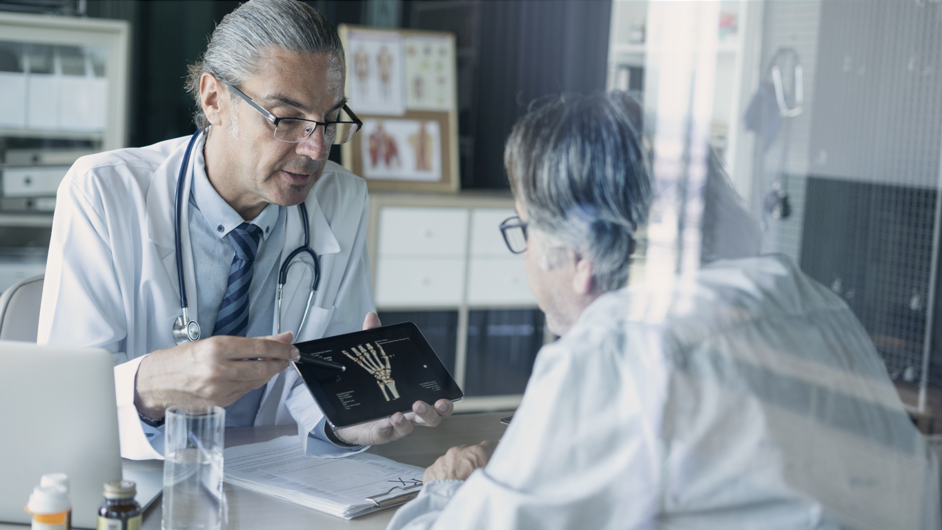 A woman discusses the diagnosis of osteoporosis with her doctor.